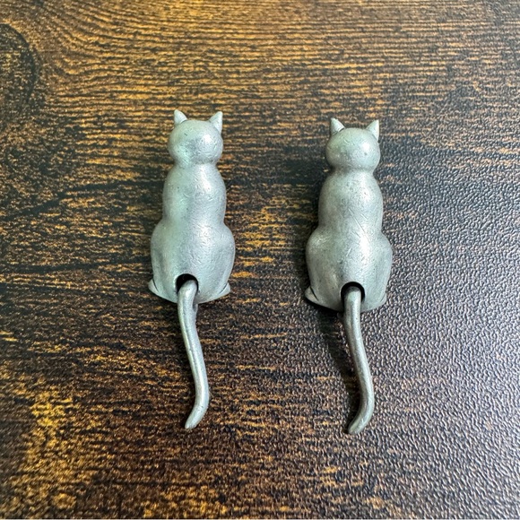 JJ Jonette Pewter Cat Earrings with Articulated Tail Post Back Vintage 80’s - Picture 3 of 8